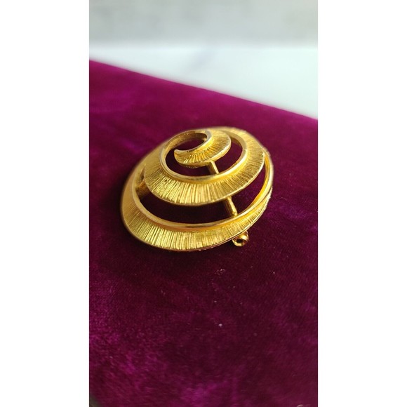 Vintage Gold Tone Spiral Brooch - Picture 2 of 10
